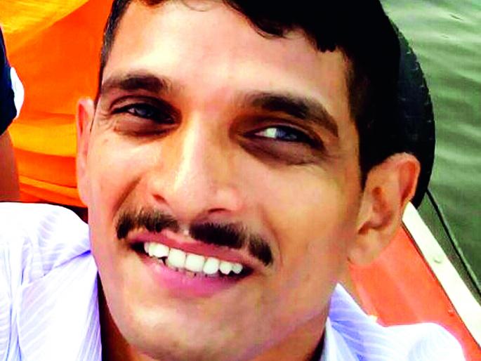 The death of the son of Khed, Amar Ambre's martyr | खेडचे सुपुत्र अमर आंब्रे यांचा शहीद दिनीच अपघाती मृत्यू, निगडीत शासकीय इतमामात अंत्यसंस्कार The death of the son of Khed, Amar Ambre's martyr | खेडचे सुपुत्र अमर आंब्रे यांचा शहीद दिनीच अपघाती मृत्यू, निगडीत शासकीय इतमामात अंत्यसंस्कार