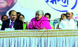 I am the father of the orphans because of kite-flying | पतंगरावांमुळेच मी ‘अनाथांची माय’ I am the father of the orphans because of kite-flying | पतंगरावांमुळेच मी ‘अनाथांची माय’