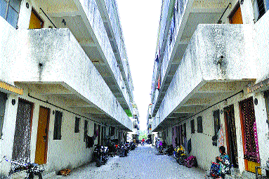 8,000 families have a right to shelter; Tears are tired of many people while crossing the thighs | आठ हजार कुटुंबांना हक्काचा निवारा; उंबरा ओलांडताच अनेकांना अश्रू अनावर 8,000 families have a right to shelter; Tears are tired of many people while crossing the thighs | आठ हजार कुटुंबांना हक्काचा निवारा; उंबरा ओलांडताच अनेकांना अश्रू अनावर