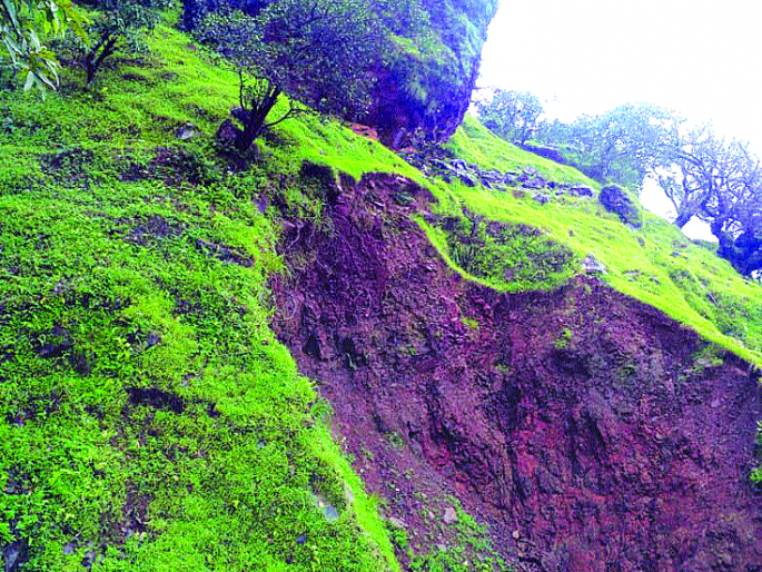 Big stone on the top of Kelavli | केळवलीच्या माथ्यावर महाकाय दगड Big stone on the top of Kelavli | केळवलीच्या माथ्यावर महाकाय दगड