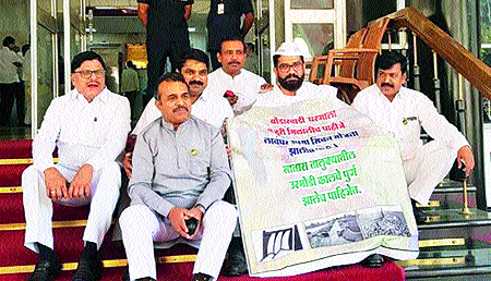 Shivendra Rao aggressor for Bondarwadi | बोंडारवाडीसाठी शिवेंद्रराजे आक्रमक