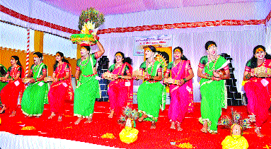 Youth and enthusiasm thrive in youth; The youth festival commenced in Koregaon | जोश अन् उत्साहात तरुणाई थिरकली ;कोरेगावमध्ये युवा महोत्सवास उत्साहात प्रारंभ Youth and enthusiasm thrive in youth; The youth festival commenced in Koregaon | जोश अन् उत्साहात तरुणाई थिरकली ;कोरेगावमध्ये युवा महोत्सवास उत्साहात प्रारंभ