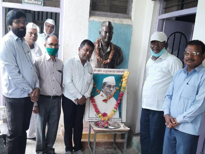 Greetings to Natwarya Satish Kanade Smritidin Erandgaon | नटवर्य सतीश कानडे स्मृतीदिन एरंडगावी अभिवादन Greetings to Natwarya Satish Kanade Smritidin Erandgaon | नटवर्य सतीश कानडे स्मृतीदिन एरंडगावी अभिवादन