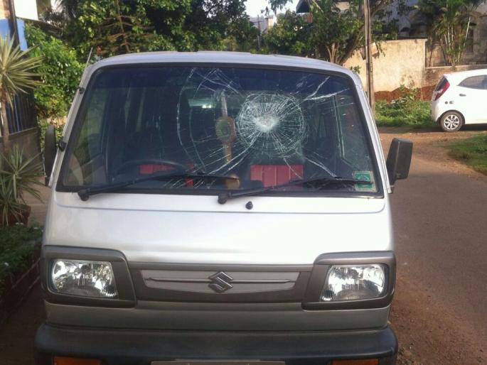 Satara: Repair of owners of broken vehicles, Khishi Bharatand | सातारा : फोडलेल्या वाहनांची मालकांकडून दुरुस्ती, खिशाला भुर्दंड