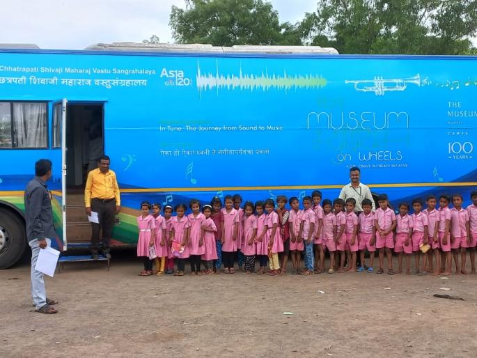 Arrival of Mobile Museum at Malegaon | फिरत्या वस्तुसंग्रहालयाचे मालेगावी आगमन Arrival of Mobile Museum at Malegaon | फिरत्या वस्तुसंग्रहालयाचे मालेगावी आगमन