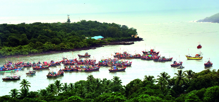 Stormy conditions in the sea; Rainfall throughout the day in Sindhudurg | समुद्रात वादळसदृश स्थिती; सिंधुदुर्गात दिवसभर पाऊस