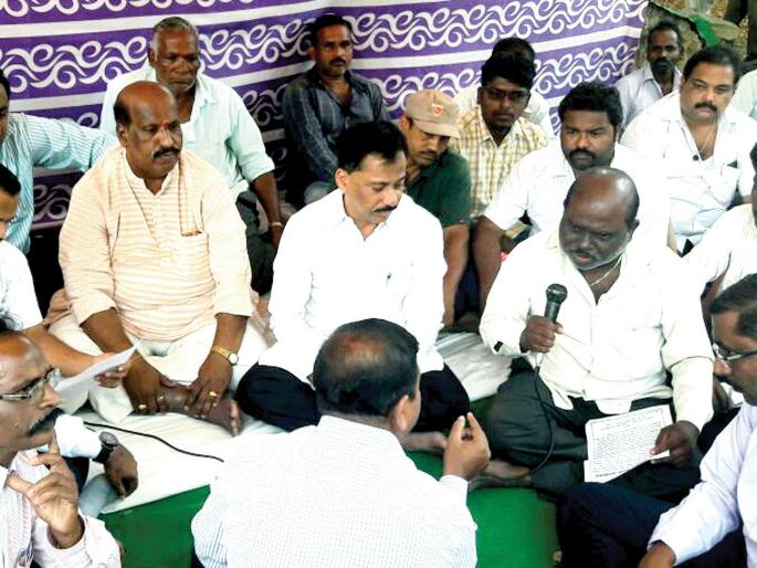 Sindhudurg: Good response to two publications in Sawantwadi, within two hundred meters | सिंधुदुर्ग : पन्नास मिटरच्या आत दोन जनआक्रोश, सावंतवाडीतील दोन्ही आंदोलनांना चांगला प्रतिसाद Sindhudurg: Good response to two publications in Sawantwadi, within two hundred meters | सिंधुदुर्ग : पन्नास मिटरच्या आत दोन जनआक्रोश, सावंतवाडीतील दोन्ही आंदोलनांना चांगला प्रतिसाद