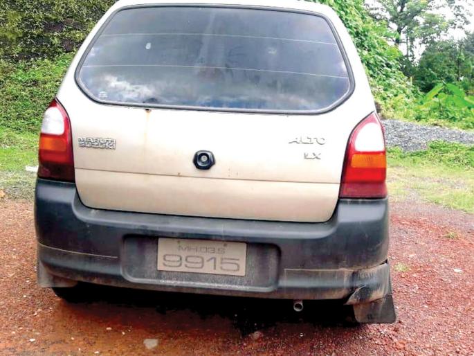 Twenty-two-and-a-half lakh worth of information seized on the Bandra checkpoint | सिंधुदुर्ग : बांदा चेकपोस्टवर दारूसह अडीच लाखांचा मुद्देमाल जप्त Twenty-two-and-a-half lakh worth of information seized on the Bandra checkpoint | सिंधुदुर्ग : बांदा चेकपोस्टवर दारूसह अडीच लाखांचा मुद्देमाल जप्त