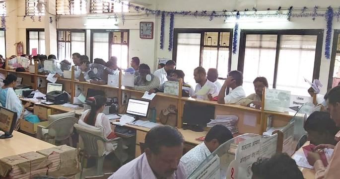 NRC's Solapurukar threatens; One month waiting for birth date | एनआरसीचा सोलापूरकरांनी घेतला धसका; जन्मदाखला मिळवण्यासाठी एक महिन्याचे वेटिंग 