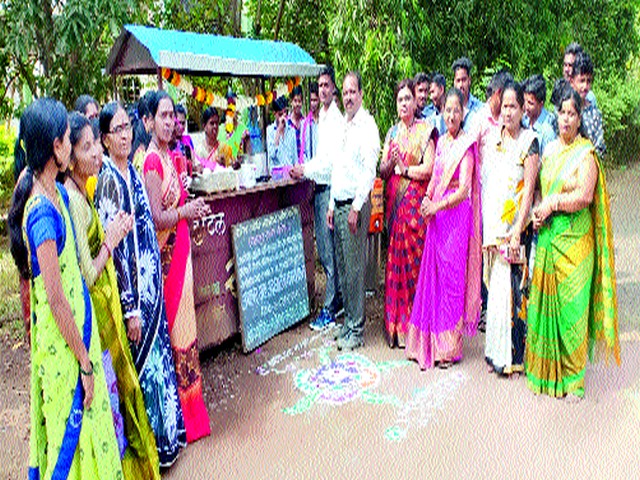 Ladies' savings group in the Industrial Training Institute | औद्योगिक प्रशिक्षण संस्थेत महिला बचतगटाचे उपहारगृह Ladies' savings group in the Industrial Training Institute | औद्योगिक प्रशिक्षण संस्थेत महिला बचतगटाचे उपहारगृह