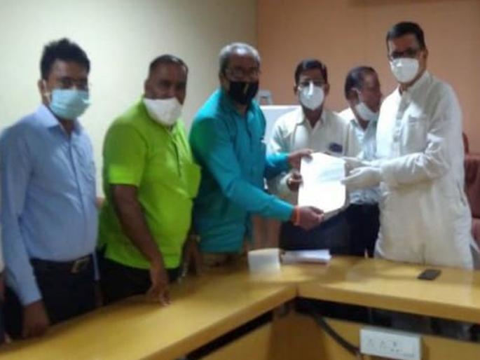 To Thorat of the Action Committee for stagnant salary with grant as per prevailing rules | प्रचलित नियमांप्रमाणे अनुदानासह रखडलेल्या वेतनासाठी कृती समितीचे थोरात यांना साकडे