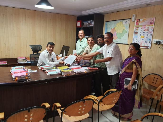 Thane district's Revenue staff leave on Wednesday; Saturday is over | ठाणे जिल्ह्यातील महसूल कर्मचाऱ्यांची बुधवारी सामूहीक रजा; शनिवारी संप Thane district's Revenue staff leave on Wednesday; Saturday is over | ठाणे जिल्ह्यातील महसूल कर्मचाऱ्यांची बुधवारी सामूहीक रजा; शनिवारी संप