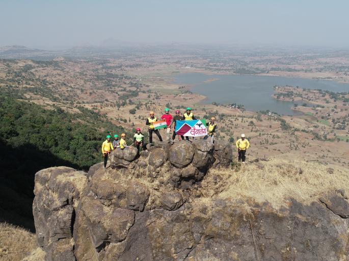 The mountaineers of Nashik made Brahma Khuta Sulka Sir | नाशिकच्या गिर्यारोहकांनी केला ब्रम्हा खुटा सुळका सर The mountaineers of Nashik made Brahma Khuta Sulka Sir | नाशिकच्या गिर्यारोहकांनी केला ब्रम्हा खुटा सुळका सर