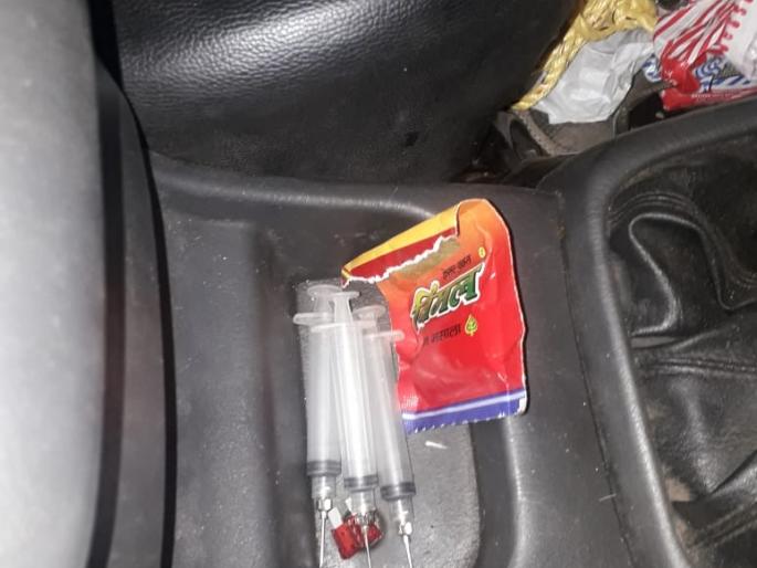 Accident to Saraita's vehicle injecting Gaina Bhuli | गाईना भुलीचे इंजक्शन देणाऱ्या सराईतांच्या वाहनाला अपघात Accident to Saraita's vehicle injecting Gaina Bhuli | गाईना भुलीचे इंजक्शन देणाऱ्या सराईतांच्या वाहनाला अपघात