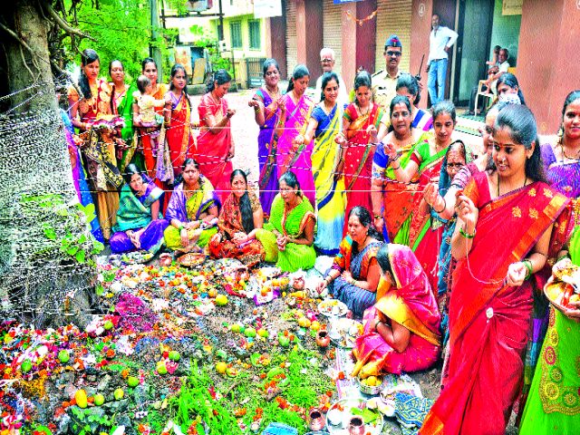 Give birth to a husband and wife! | ‘जन्मोजन्मी हाच पती मिळू दे!’ वटपौर्णिमा साजरी