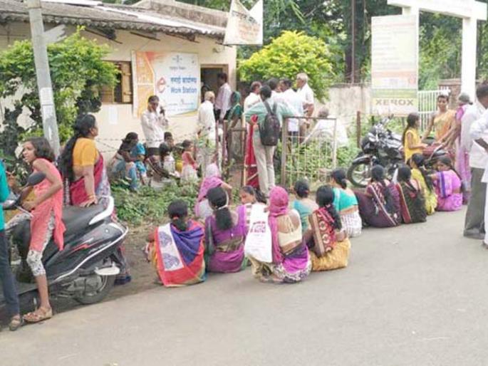 The online loan-maker farmers are in the queue | आॅनलाईन कर्जमाफीत शेतकरी रांगेतच The online loan-maker farmers are in the queue | आॅनलाईन कर्जमाफीत शेतकरी रांगेतच