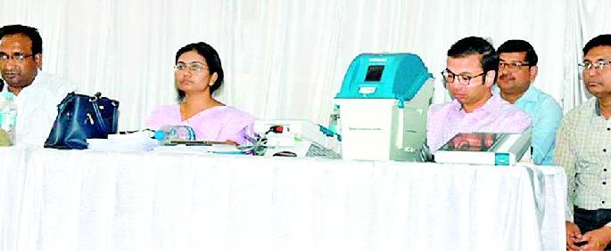 The voting authority has to comply with the list | मतदान केंद्राधिकाऱ्यांनी सूचीतील नियमांचे पालन करावे