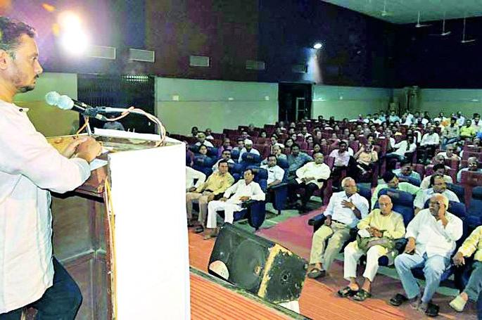 Gandhiji is the answer to the negativity of the community | समाजातील नकारात्मकतेला गांधीविचार हेच उत्तर Gandhiji is the answer to the negativity of the community | समाजातील नकारात्मकतेला गांधीविचार हेच उत्तर