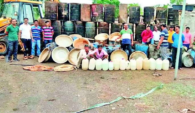 'Wash-out' on a whiteboard | पांढरकवडा बेड्यावर ‘वॉश आऊट’