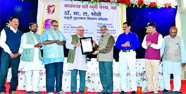 Gandhi needs to understand his way | गांधींना त्यांच्याच पद्धतीने समजून घेण्याची गरज Gandhi needs to understand his way | गांधींना त्यांच्याच पद्धतीने समजून घेण्याची गरज