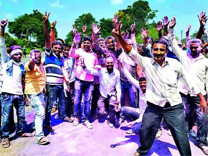 BJP occupies eight seats and Congress occupy six gram panchayat | आठ जागी भाजप तर सहा ग्रा.पं.वर कॉँग्रेसचा कब्जा BJP occupies eight seats and Congress occupy six gram panchayat | आठ जागी भाजप तर सहा ग्रा.पं.वर कॉँग्रेसचा कब्जा