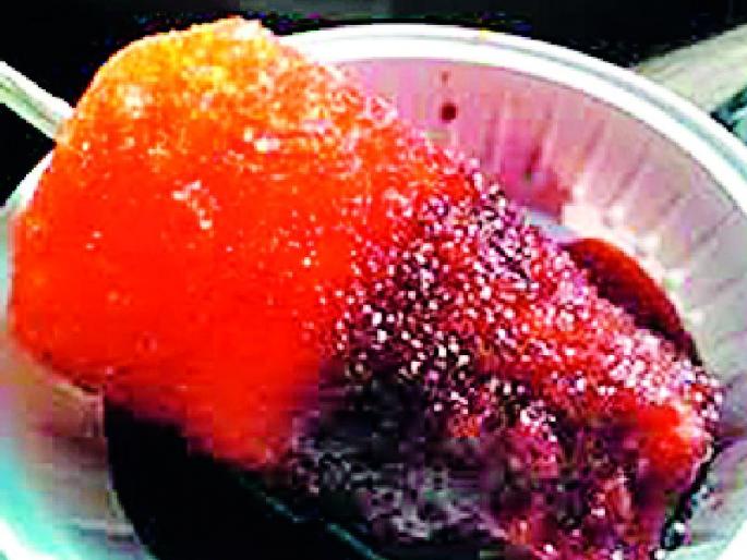 Use of harmful chemicals is done in ice balls | बर्फ गोळ्यात केला जातो घातक रसायनांचा वापर Use of harmful chemicals is done in ice balls | बर्फ गोळ्यात केला जातो घातक रसायनांचा वापर