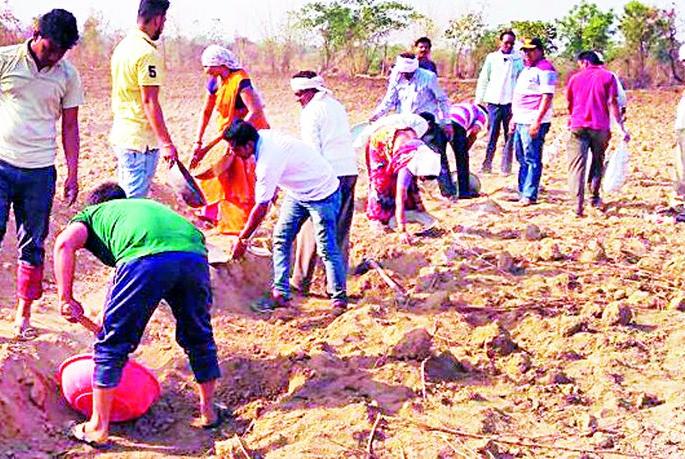 Office work after shramdan | श्रमदानानंतर कार्यालयीन कामकाज Office work after shramdan | श्रमदानानंतर कार्यालयीन कामकाज