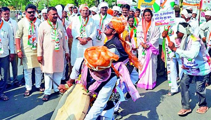 NCP attacks in Darwha | दारव्हा येथे राष्ट्रवादीचा हल्लाबोल NCP attacks in Darwha | दारव्हा येथे राष्ट्रवादीचा हल्लाबोल