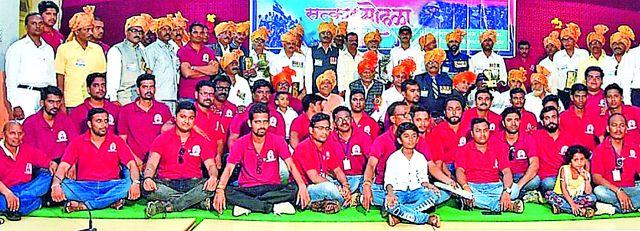 Responding to the Response Foundation, the glory of ex-servicemen | प्रतिसाद फाऊंडेशनच्यावतीने माजी सैनिकांचा गौरव