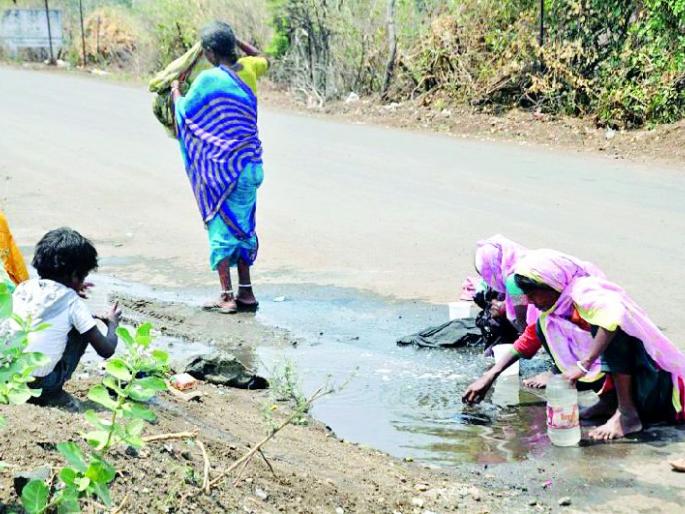 Tell me, how do you make a room full of teachers for 2 hours? | सांगा, टीचभर खोलीत कसे काढणार २४ तास? Tell me, how do you make a room full of teachers for 2 hours? | सांगा, टीचभर खोलीत कसे काढणार २४ तास?
