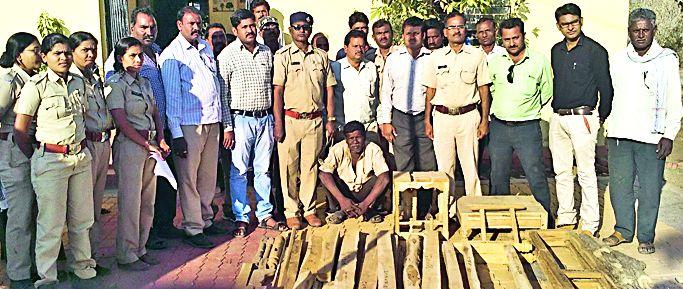 Ner seized furniture seized in Ner | नेरमध्ये चोरीच्या सागवानाचे फर्निचर जप्त