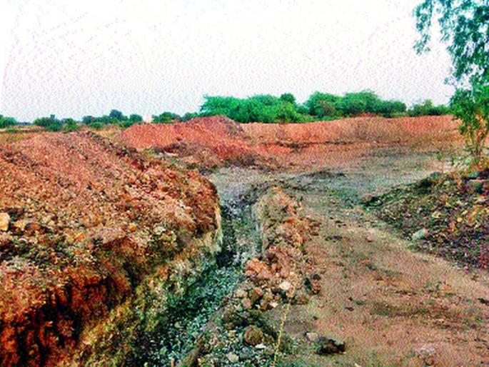 Deep down | साताळीत गावतळ्याचे खोलीकरण Deep down | साताळीत गावतळ्याचे खोलीकरण