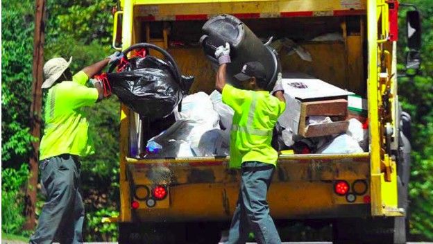Arrogance by waste collection companies; Apart from ordinary citizens, they do not even pick up the phones of corporators | कचरा संकलन कंपन्यांची मुजोरी; सामान्य नागरिकांचे तर सोडा पण नगरसेवकांचाही फोन उचलत नाहीत Arrogance by waste collection companies; Apart from ordinary citizens, they do not even pick up the phones of corporators | कचरा संकलन कंपन्यांची मुजोरी; सामान्य नागरिकांचे तर सोडा पण नगरसेवकांचाही फोन उचलत नाहीत