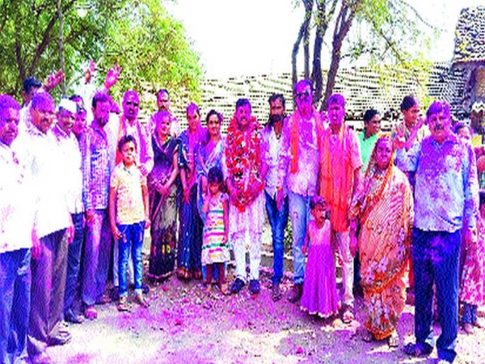 Chincholi won the Janseva panel | चिंचोलीत जनसेवा पॅनल विजयी Chincholi won the Janseva panel | चिंचोलीत जनसेवा पॅनल विजयी