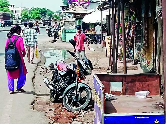Seven days ultimatum to encroachers | अतिक्रमणधारकांना सात दिवसांचा अल्टिमेटम Seven days ultimatum to encroachers | अतिक्रमणधारकांना सात दिवसांचा अल्टिमेटम