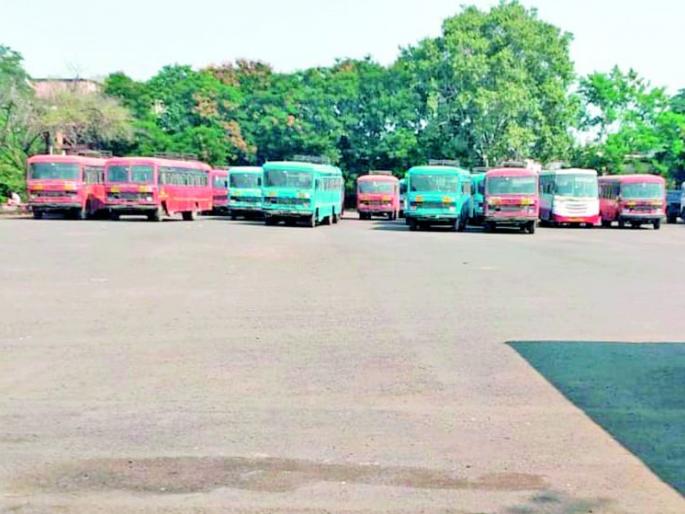 ST puncture; Diwali of private transporters | एसटी झाली पंक्चर; खासगी वाहतूकदारांची दिवाळी ST puncture; Diwali of private transporters | एसटी झाली पंक्चर; खासगी वाहतूकदारांची दिवाळी