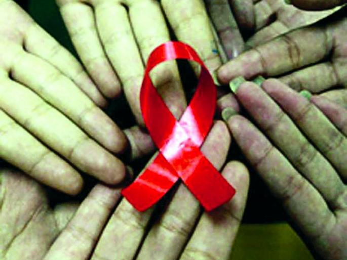 AIDS is not spread by kissing, eating together; Giving patience, mental support increases his life | गळाभेट घेतल्याने, सोबत जेवल्याने एड्स पसरत नाही; धीर, मानसिक आधार दिल्याने त्याचे आयुष्य वाढते AIDS is not spread by kissing, eating together; Giving patience, mental support increases his life | गळाभेट घेतल्याने, सोबत जेवल्याने एड्स पसरत नाही; धीर, मानसिक आधार दिल्याने त्याचे आयुष्य वाढते