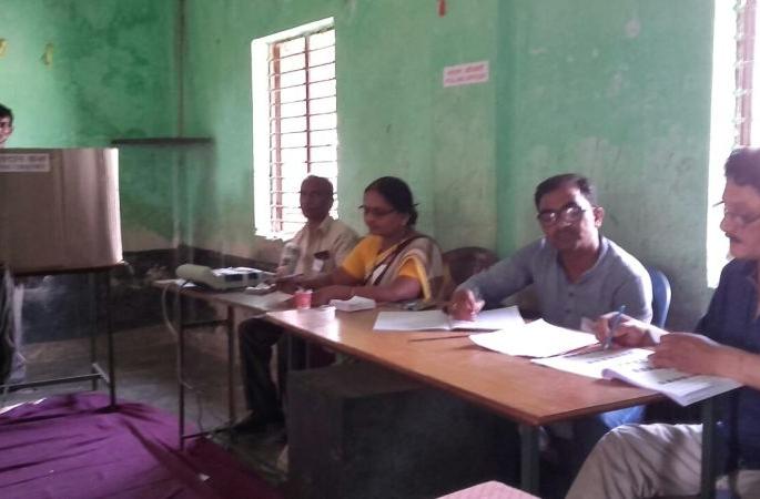 Polling in 34 booths in Gondia assembly polls are stopped | गोंदिया विधानसभा क्षेत्रात ३४ बुथवरील मतदान ठप्प