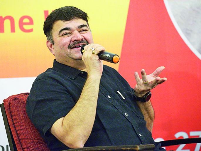 It is wrong to expect support for theater business from government | नाट्य व्यवसायासाठी शासनाकडून अपेक्षा करणे चुकीचे It is wrong to expect support for theater business from government | नाट्य व्यवसायासाठी शासनाकडून अपेक्षा करणे चुकीचे