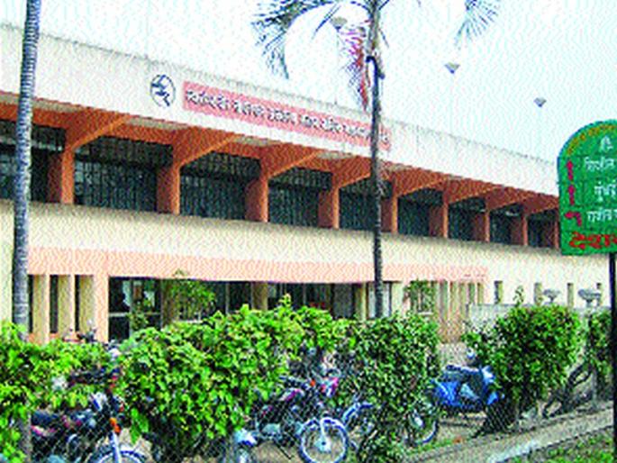 Depth of swimming pools for the purpose of water scarcity | पाणीटंचाईचे निमित्त करून जलतरण तलावांवर गंडांतर Depth of swimming pools for the purpose of water scarcity | पाणीटंचाईचे निमित्त करून जलतरण तलावांवर गंडांतर