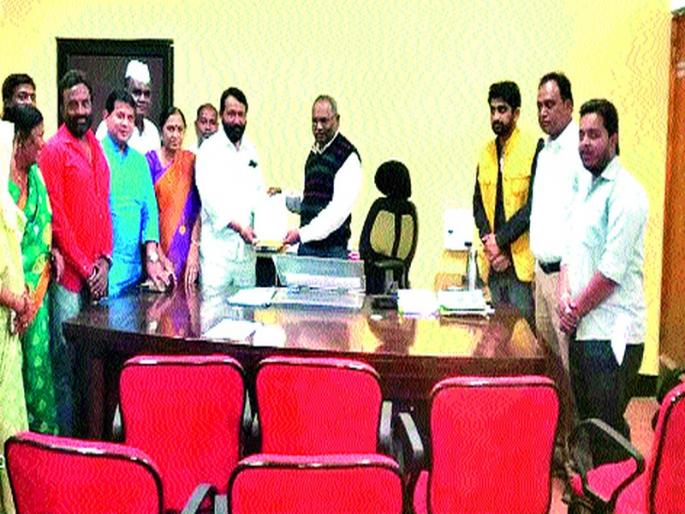 Demand for convenience of Maniknagar vegetable market | माणीकनगर भाजीमार्केटला सुविधा देण्याची मागणी  Demand for convenience of Maniknagar vegetable market | माणीकनगर भाजीमार्केटला सुविधा देण्याची मागणी