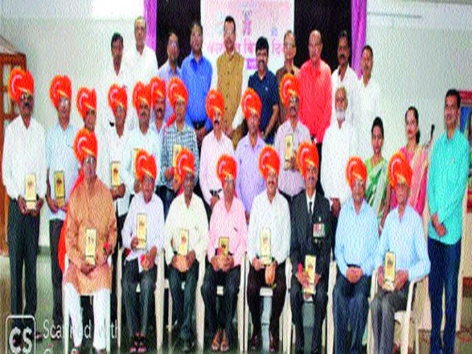 Honor of soldiers including family of martyrs | शहिदांच्या कुटुंबीयांसह सैनिकांचा सन्मान Honor of soldiers including family of martyrs | शहिदांच्या कुटुंबीयांसह सैनिकांचा सन्मान