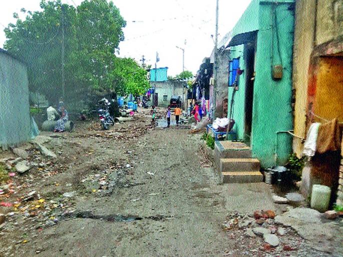 In the Nashik Road area, there is a lot of water in the market | नाशिकरोड परिसरात, बाजारपेठेत साचते तळे In the Nashik Road area, there is a lot of water in the market | नाशिकरोड परिसरात, बाजारपेठेत साचते तळे