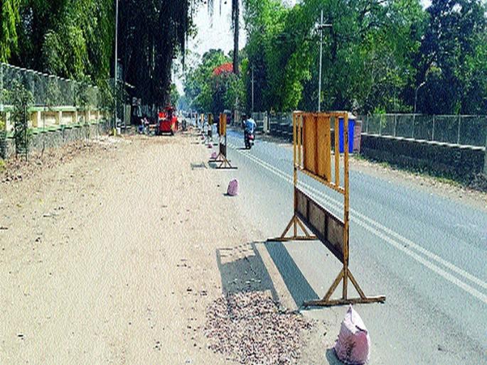 Underground work of underground gutter continues | भूमिगत गटारीचे काम संथगतीने सुरू Underground work of underground gutter continues | भूमिगत गटारीचे काम संथगतीने सुरू