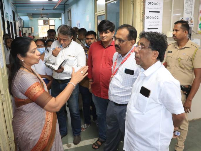 The administration of Bhayander's government hospital is a shambles, MLAs' inspection revealed several issues | भाईंदरच्या सरकारी रुग्णालयाचा कारभार म्हणजे गडबड, आमदारांच्या पाहणीत अनेक प्रकार उघडकीस The administration of Bhayander's government hospital is a shambles, MLAs' inspection revealed several issues | भाईंदरच्या सरकारी रुग्णालयाचा कारभार म्हणजे गडबड, आमदारांच्या पाहणीत अनेक प्रकार उघडकीस