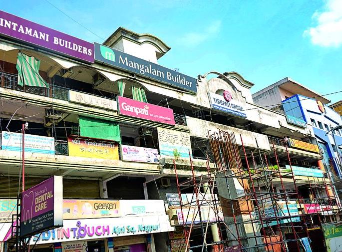 Raids on builders in Nagpur; In the name of property servants | नागपुरातील बिल्डर्सवरील छापे; मालमत्ता नोकरांच्या नावाने Raids on builders in Nagpur; In the name of property servants | नागपुरातील बिल्डर्सवरील छापे; मालमत्ता नोकरांच्या नावाने