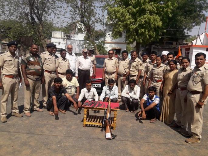 Six hunters arrested in forest of Yavatmal district | यवतमाळ जिल्ह्यातील जंगलात सहा शिकारी जेरबंद Six hunters arrested in forest of Yavatmal district | यवतमाळ जिल्ह्यातील जंगलात सहा शिकारी जेरबंद
