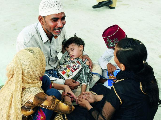 Tears and fills joy in the ocean of emotions | भावनांच्या सागरात अश्रू अन् आनंदाला भरते Tears and fills joy in the ocean of emotions | भावनांच्या सागरात अश्रू अन् आनंदाला भरते