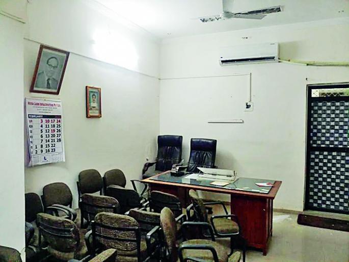 Energy saving campaign; Rules overruled by Nagpur Municipal Corporation | ऊर्जा बचत मोहीम; नागपूर महापालिका मुख्यालयात नियम धाब्यावर Energy saving campaign; Rules overruled by Nagpur Municipal Corporation | ऊर्जा बचत मोहीम; नागपूर महापालिका मुख्यालयात नियम धाब्यावर