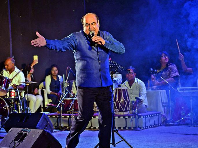 Nagpurians gave great response to Shaheed Rafi | नागपूकर श्रोत्यांचा शाहीद रफी यांना तुफान प्रतिसाद Nagpurians gave great response to Shaheed Rafi | नागपूकर श्रोत्यांचा शाहीद रफी यांना तुफान प्रतिसाद